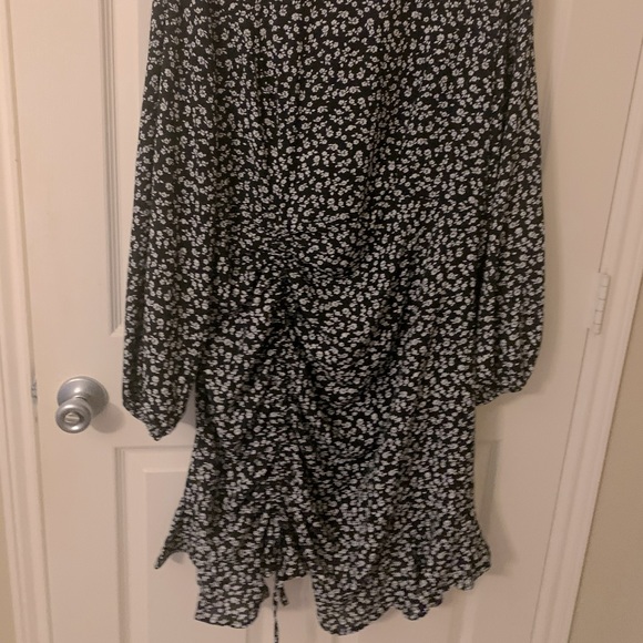 NWT Floral Dress with Ruched Hem - Picture 7 of 11